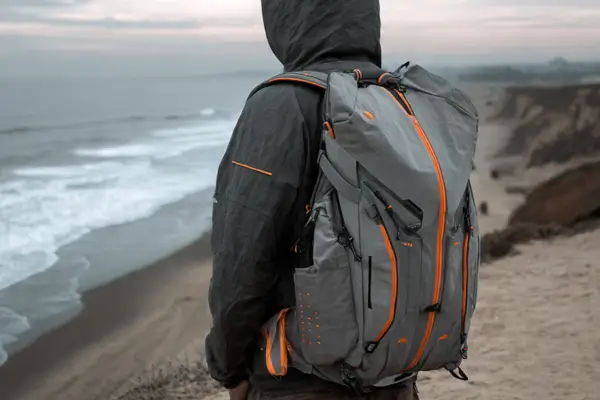 Tecnologia embarcada em mochilas que ajusta o peso automaticamente durante caminhadas